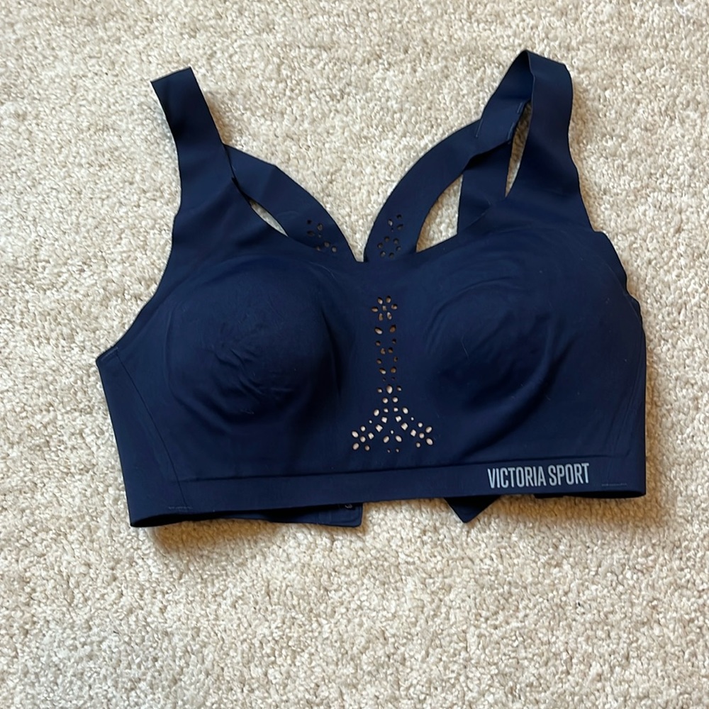 Victoria’s Secret sports bra 32C